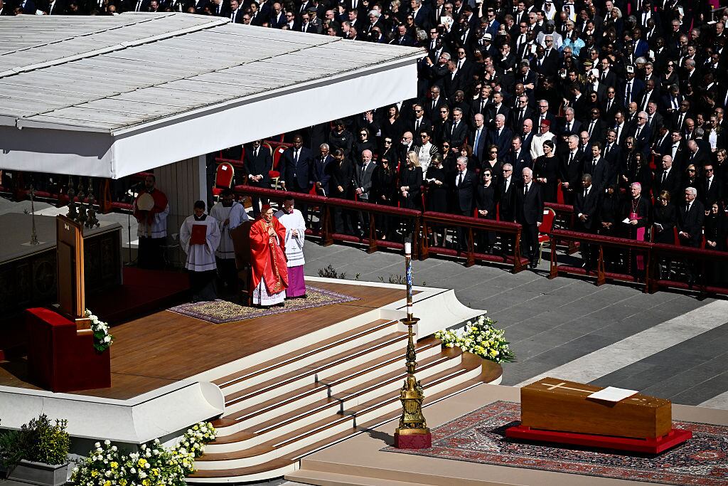 Este es el texto completo de la homilía del funeral de Francisco que leyó el cardenal Battista Re