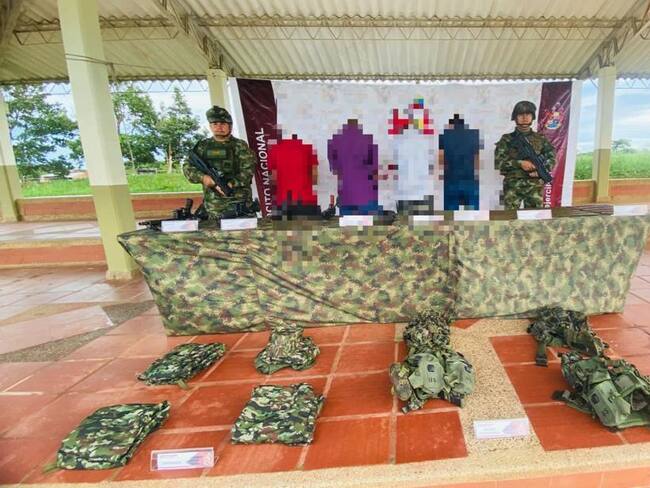 Cuatro disidentes de las Farc se entregaron al Ejército en Arauca. Foto: Suministrada.