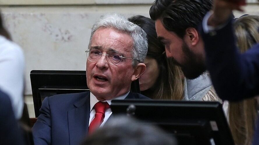 Ordenan medida de aseguramiento contra el expresidente Álvaro Uribe. Foto: Colprensa - Camila Díaz