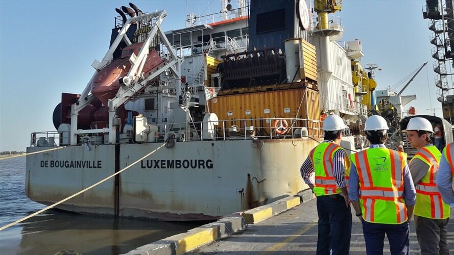 Draga de la firma belga Jan de Nul. Foto: Kiara Severiche.