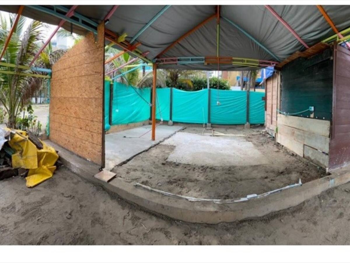 Sigue construcción irregular de quiosco en zona de baja mar, en el norte de Cartagena