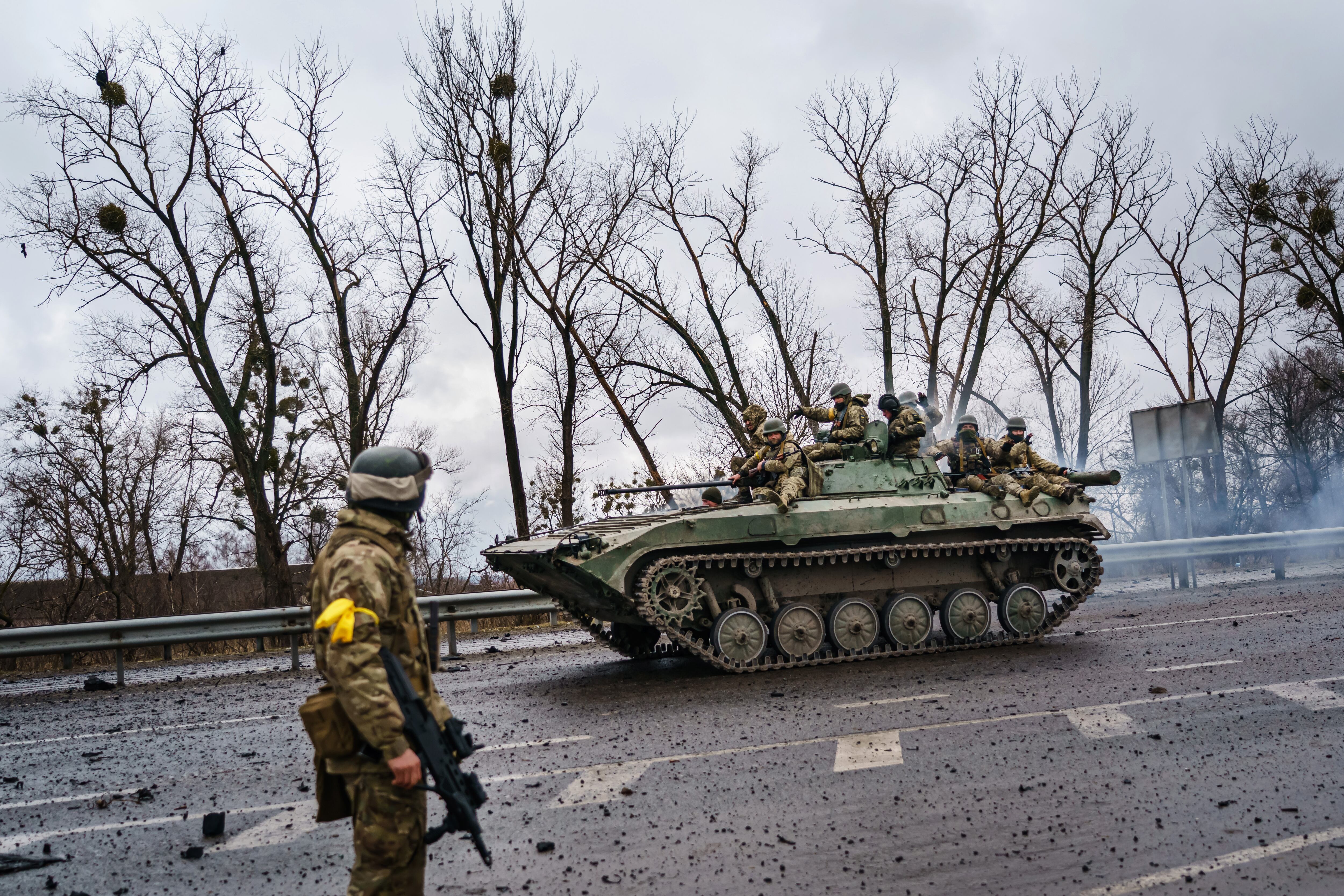 Foto de referencia de militares ucranianos en medio de la ofensiva rusa. Foto: Getty Images.
