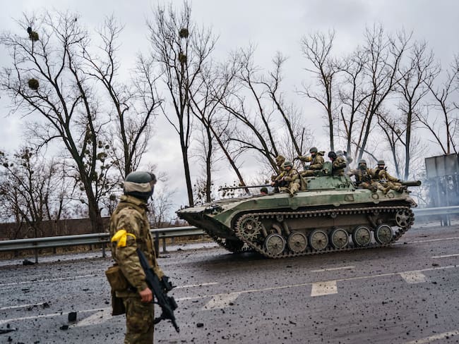 Foto de referencia de militares ucranianos en medio de la ofensiva rusa. Foto: Getty Images.