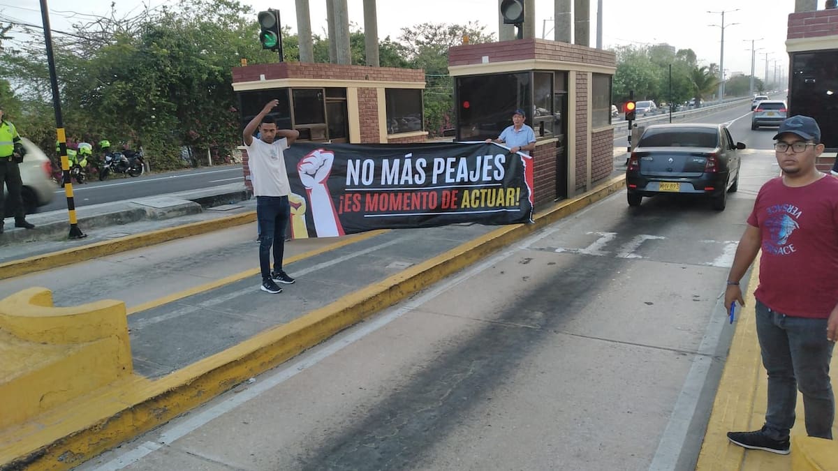 Mantienen pase libre en el peaje Papiros tras protesta