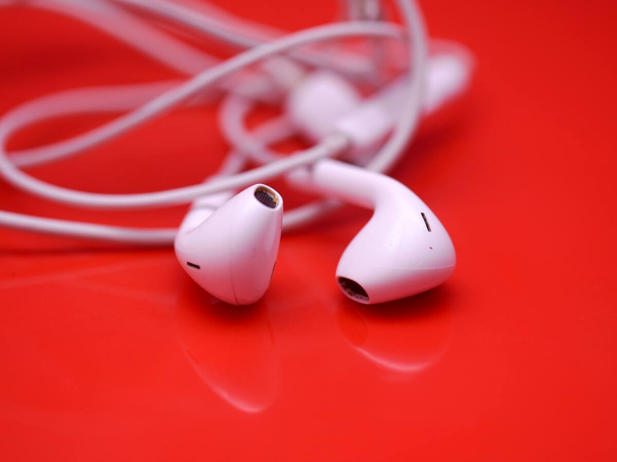 Los riesgos en su salud por el frecuente uso de audífonos con cancelación de ruido