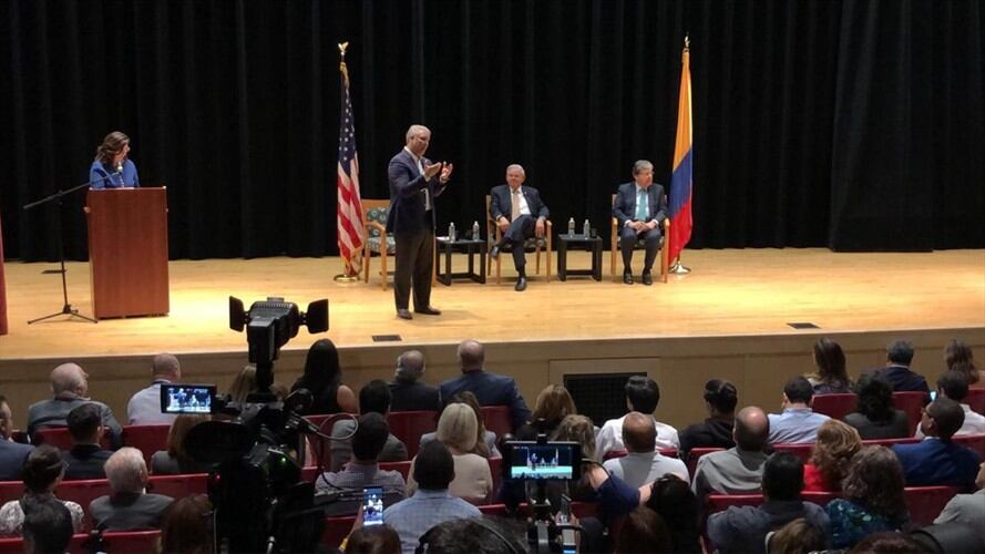 “no nos preguntemos cuánto tiempo le va a quedar a la dictadura, más bien preguntemos qué vamos a hacer para que se acabe la dictadura en Venezuela porque todos tenemos mucho que hacer” dijo Duque. Foto: W Radio