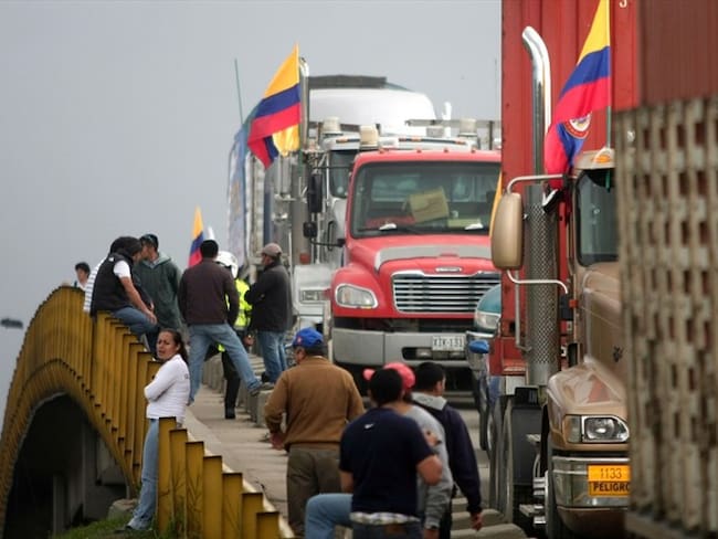 Gremio camionero presenta inconformidad por protestas indígenas en el Cauca