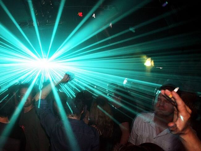 Joven resulta gravemente herido tras recibir un botellazo en la cara