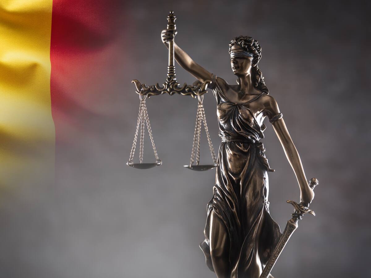 Justicia anuló la primera vuelta de las elecciones presidenciales en Rumania