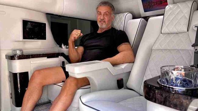 Sylvester Stallone vende su camioneta. Foto: Instagram