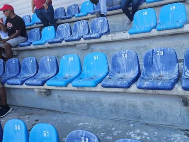 Denuncian mal estado de las sillas en el Estadio Sierra Nevada de Santa Marta