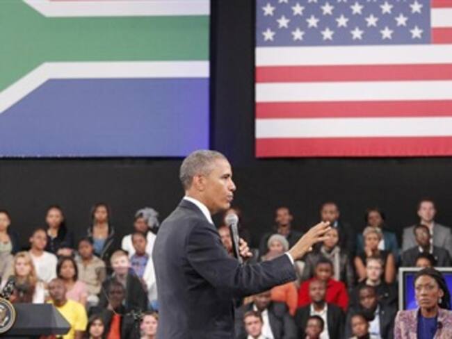 Obama fue a visitar a Mandela, el líder surafricano más querido por el pueblo. Foto: EFE