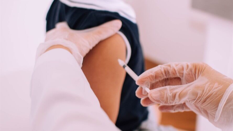 Antes del 11 de septiembre, 795.000 niños deben recibir la dosis adicional contra sarampión y rubéola. Foto: Getty Images / KARL TAPALES