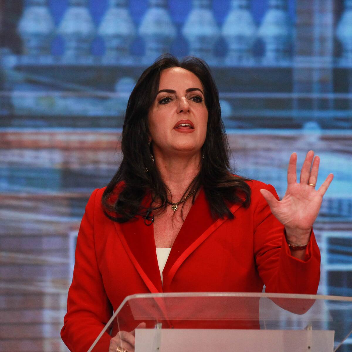 Uribe siente que lo han lapidado, tiene que dar señales de ser demócrata: Cabal