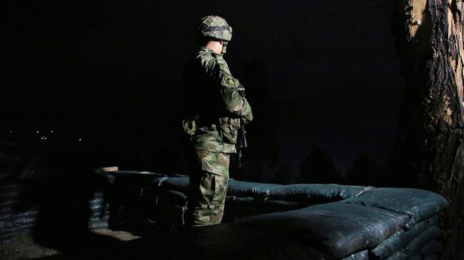 El Ejército aseguró que se ordenó la salida de las tropas para evitar confrontaciones con los civiles . Foto: Colprensa