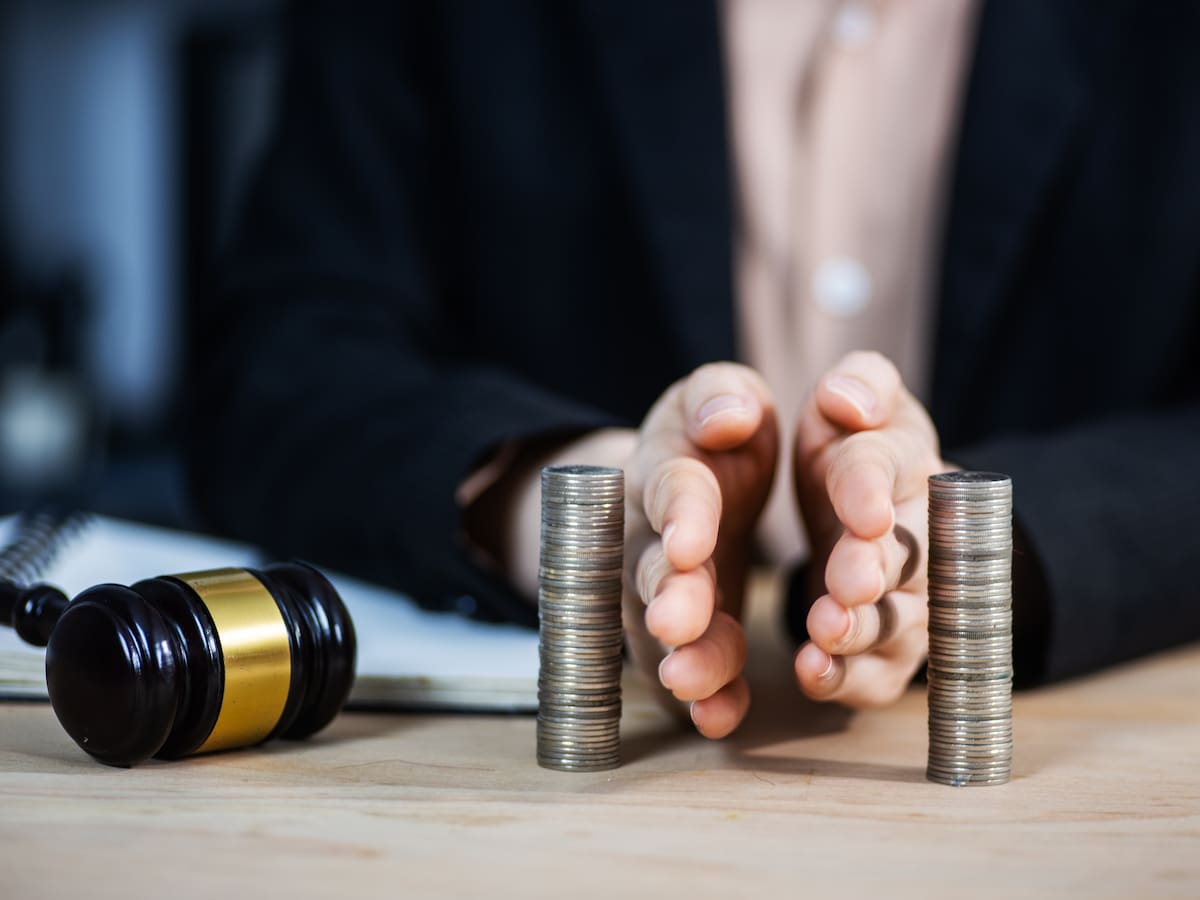 ¿Cómo se divide una herencia entre hijos y esposa en Colombia? % y consideraciones