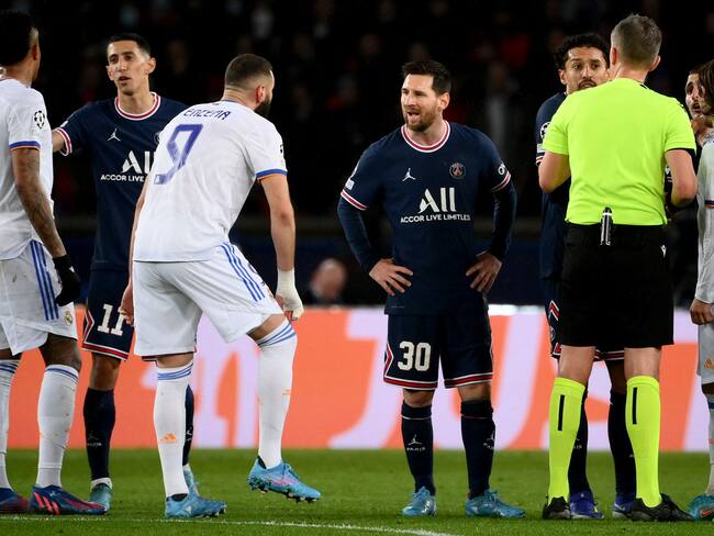 Lionel Messi junto a Karim Benzema. (Photo by FRANCK FIFE / AFP) (Photo by FRANCK FIFE/AFP via Getty Images)