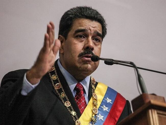 Estados Unidos congela activos de Maduro y niega su entrada al país