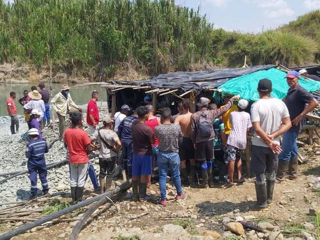 Un ciudadano venezolano fue la víctima mortal del deslizamiento. Crédito: Bomberos Santander de Quilichao.