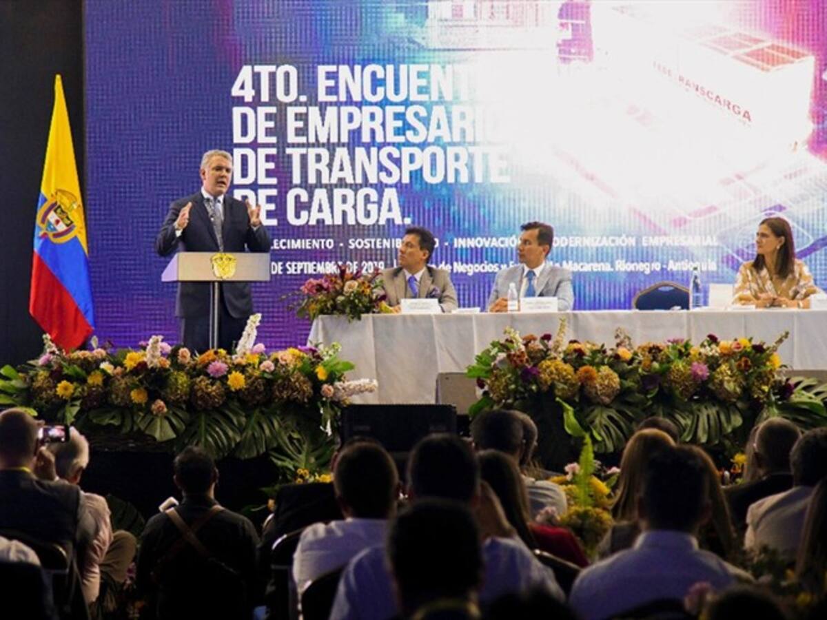 Duque anuncia reapertura de la vía al Llano “en 10 días o antes”