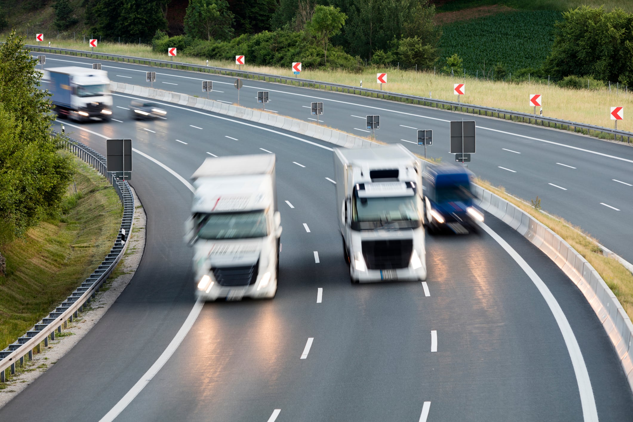 Imagen de referencia de adelantamiento vehicular. Foto: Getty Images.