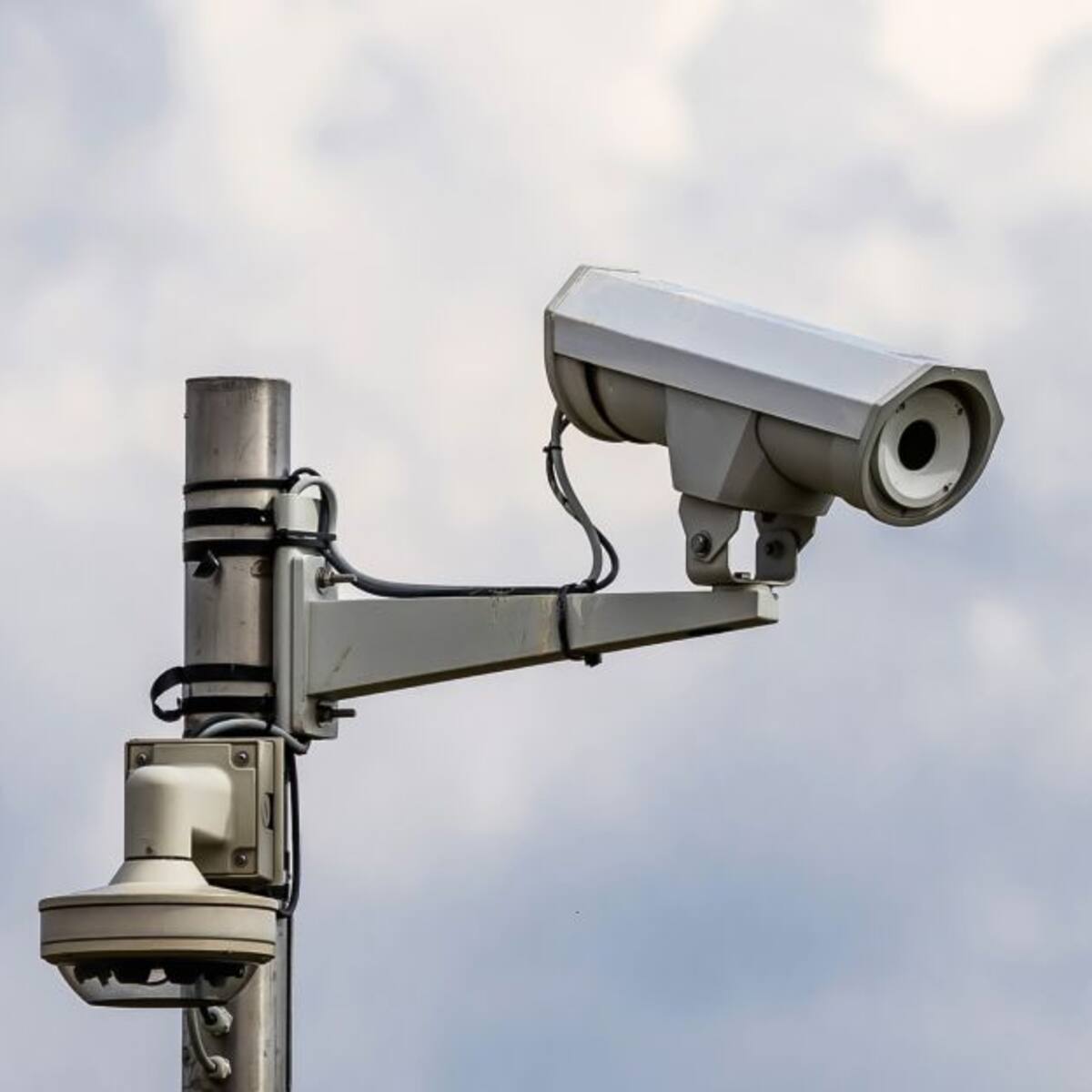 Comunidad derribó cámara de fotomultas en carretera del Atlántico