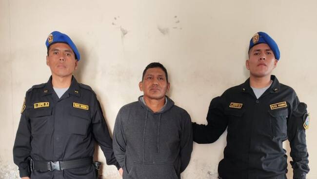 AME7971. LIMA (PERÚ), 16/10/2024.- Fotografía difundida por el Ministerio del Interior de Perú de Iván Quispe Palomino arrestado por la Policía de Perú este miércoles, en Lima (Perú). Tras la difusión de la noticia a través de las redes sociales del Gobierno, el ministro del Interior, Juan José Santiváñez, confirmó a la emisora RPP que Iván Quispe Palomino, quien portaba una identidad falsa, está considerado el segundo al mando de Sendero Luminoso y fue detenido en un operativo de control en el ingreso a una parada de metro. EFE/ Ministerio del Interior de Perú /SOLO USO EDITORIAL/SOLO DISPONIBLE PARA ILUSTRAR LA NOTICIA QUE ACOMPAÑA (CRÉDITO OBLIGATORIO)