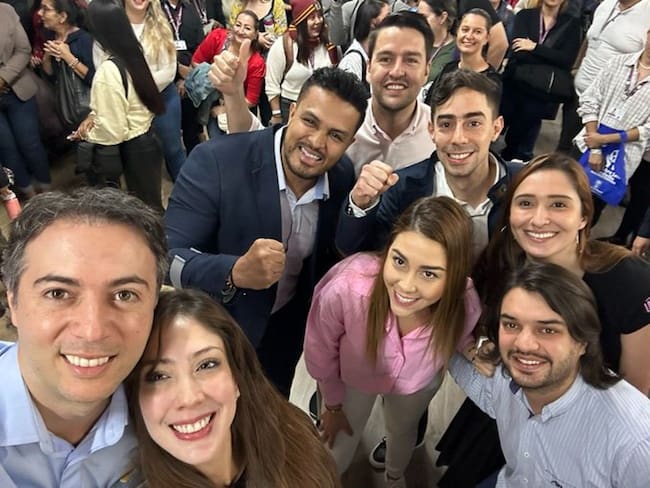 Alcalde de Medellín presentó el equipo con el que busca “derrotar al uribismo” en el 2023. Foto tomada de twitter @QuinteroCalle