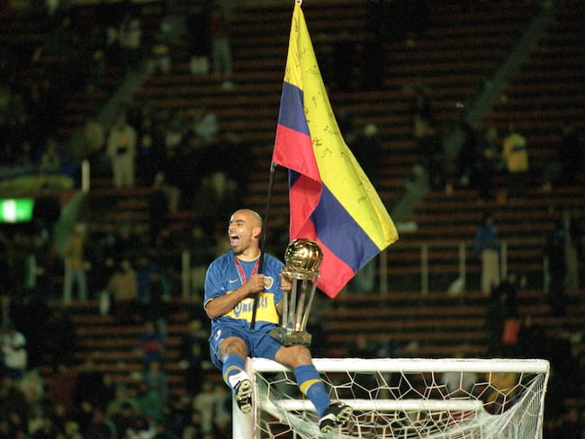 Mauricio Serna en Boca Juniors, 2000. Foto: Shaun Botterill /Allsport