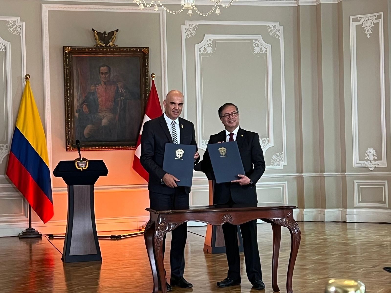El presidente Gustavo Petro y el presidente de la Confederación Suiza, Alain Berset | Foto: W Radio