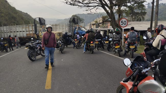 El taponamiento en el sector de Piendamó se mantiene. Credito: Red de Apoyo Cauca.