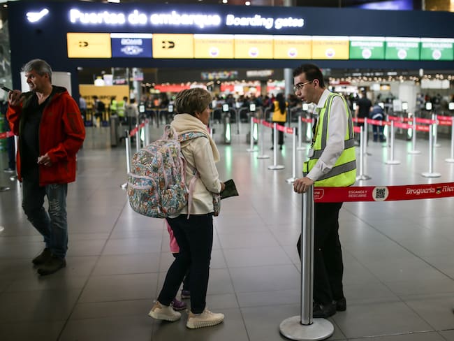 BOGOTÁ, 2 de agosto de 2023.- Se presentó una gran congestión en la nueva sala de Migración del Aeropuerto Internacional El Dorado. (Colprensa - John Paz).