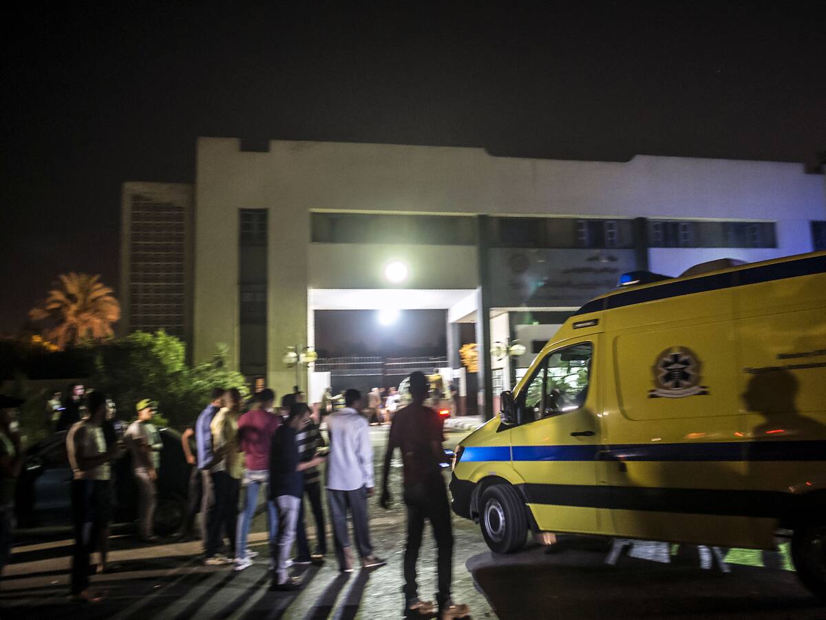 Al menos 15 muertos y 3 heridos al colisionar un microbús y un camión al sur de El Cairo