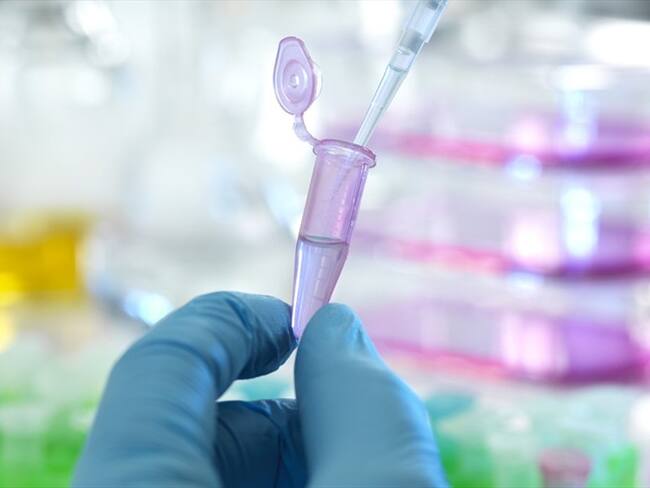 Le estamos cambiando la llanta a un carro que va a 150 km/h: investigador del Covid-19