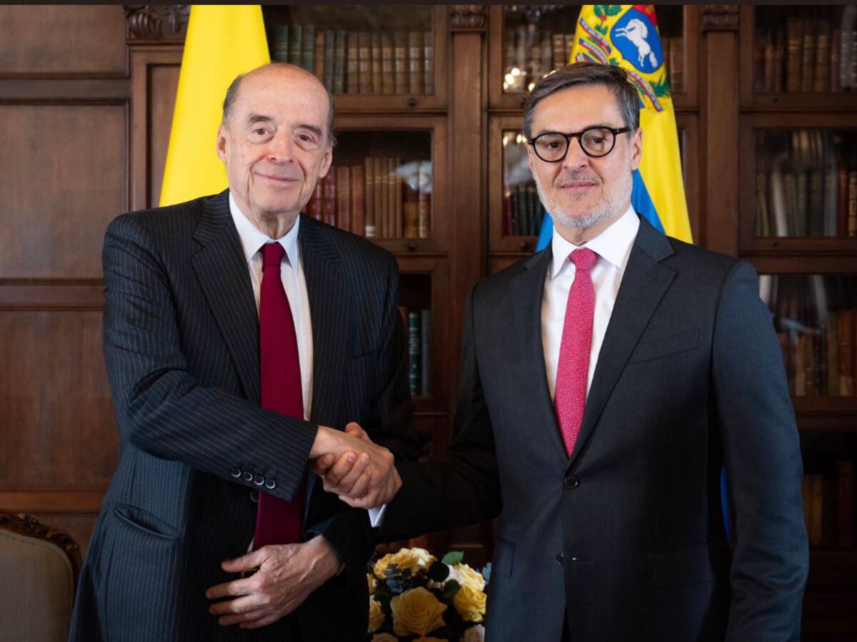 Embajador Plasencia presentó credenciales ante el canciller Leyva