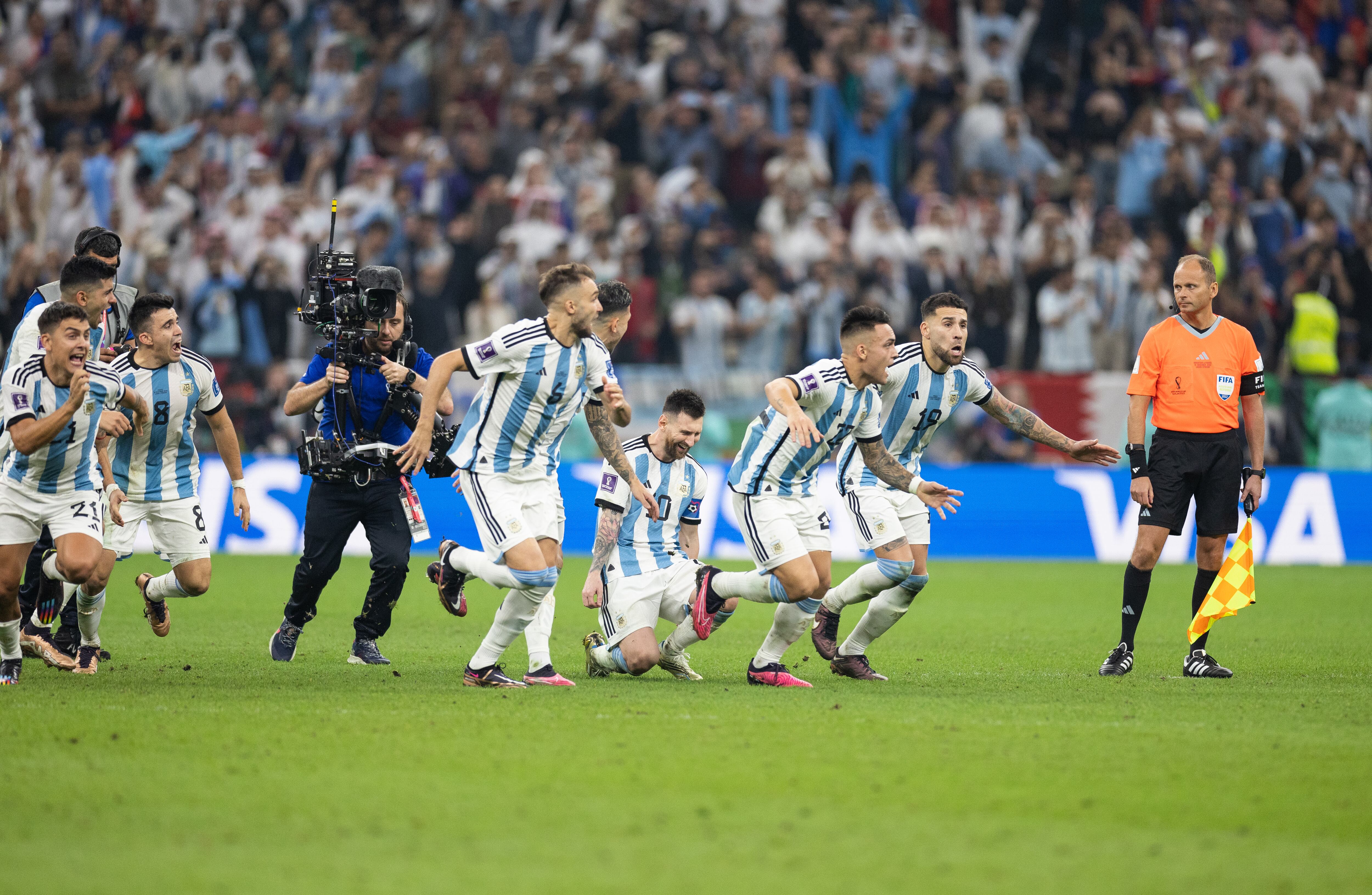 Selección Argentina durante su celebración en la Copa Mundial de la FIFA Qatar 2022. FOTO: Simon Bruty/Anychance/Getty Images