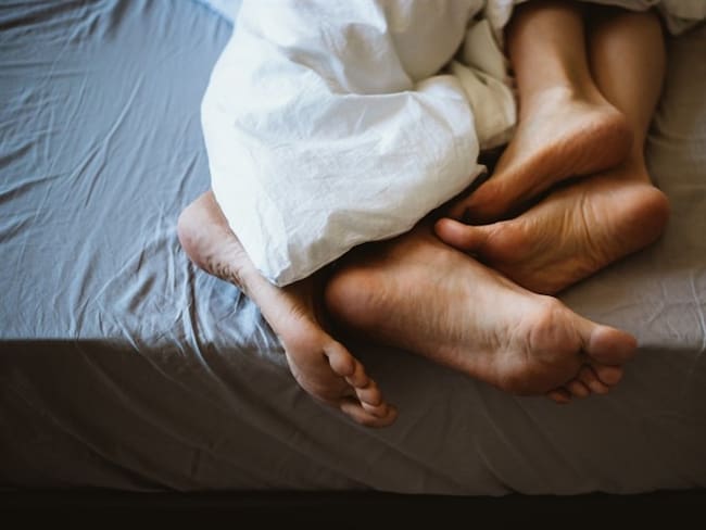Casi siete de cada diez hombres se duerme o quiere hacerlo después de tener relaciones sexuales. Foto: Pies - BASAK GURBUZ DERMAN