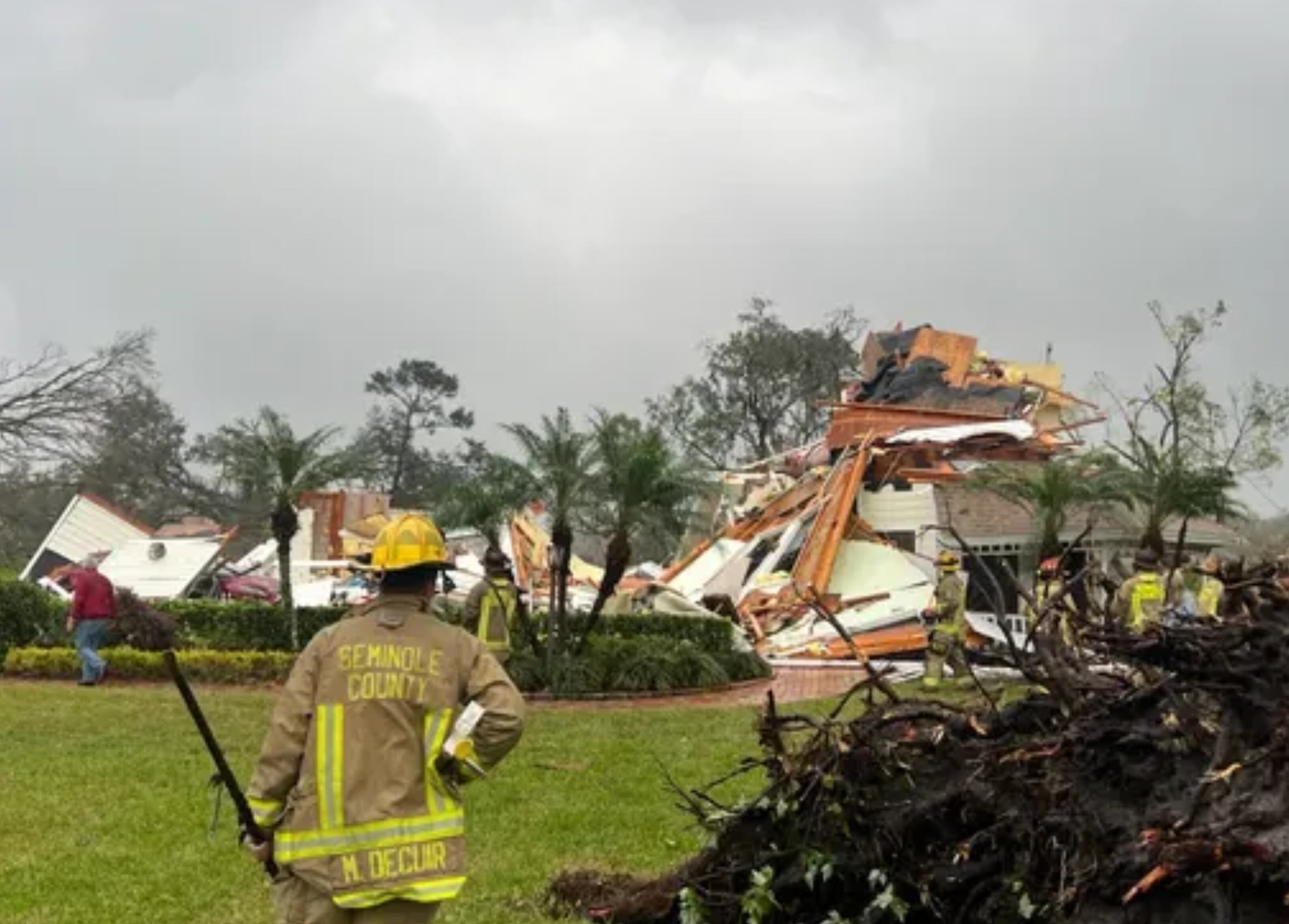 Casa afectada por el tornado en Blue Iris Place, Longwood, Florida. FOTO: Seminole County Fire Department