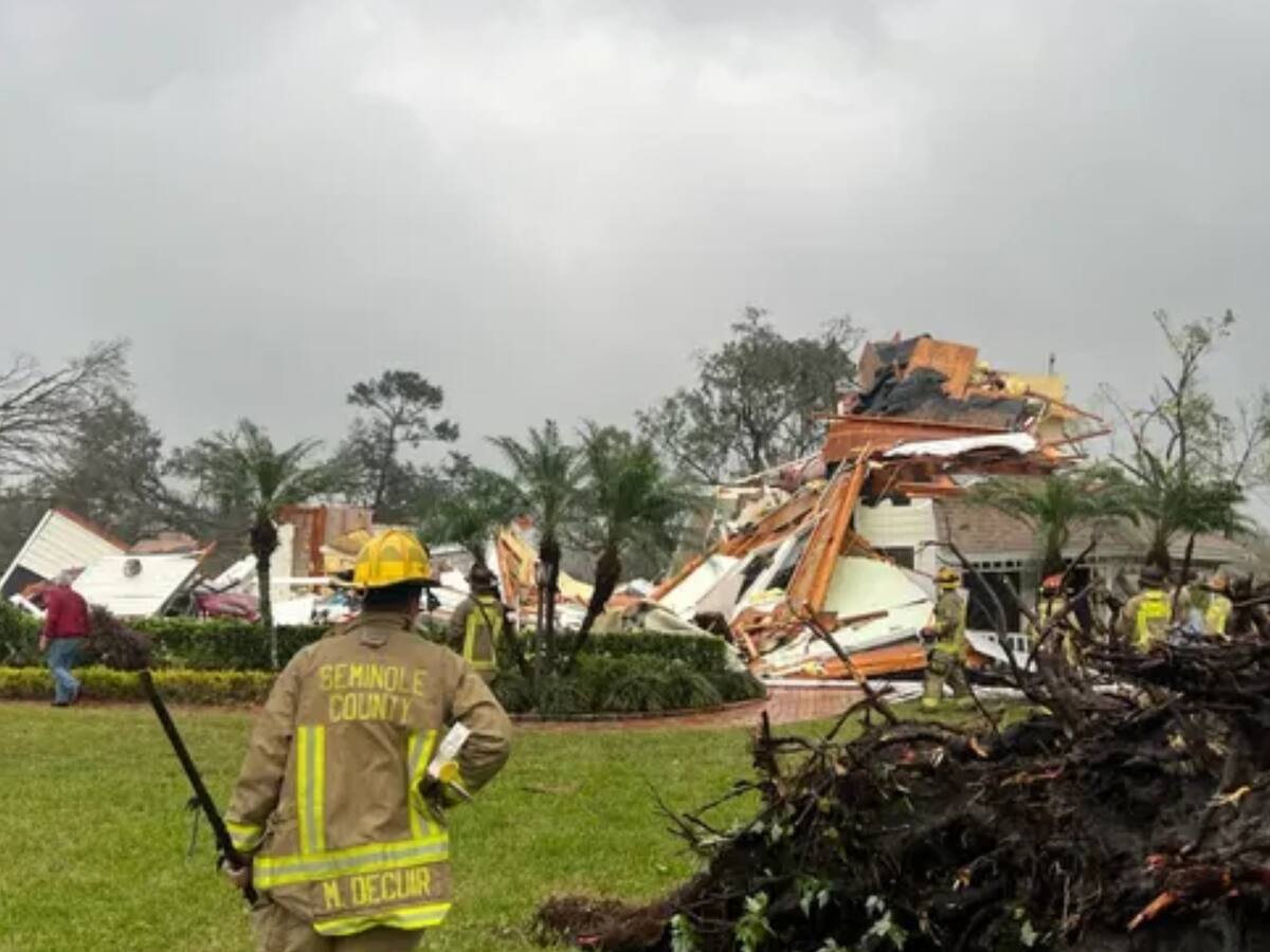 Un tornado causó destrozos en viviendas y un canal de televisión en Orlando