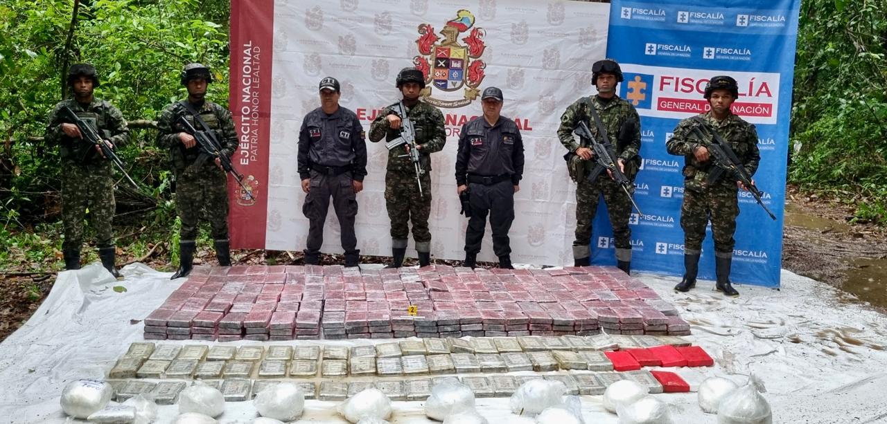 Ejército desmantela escondite subterráneo con más de 530 kilos de cocaína. Foto: Suministrada.