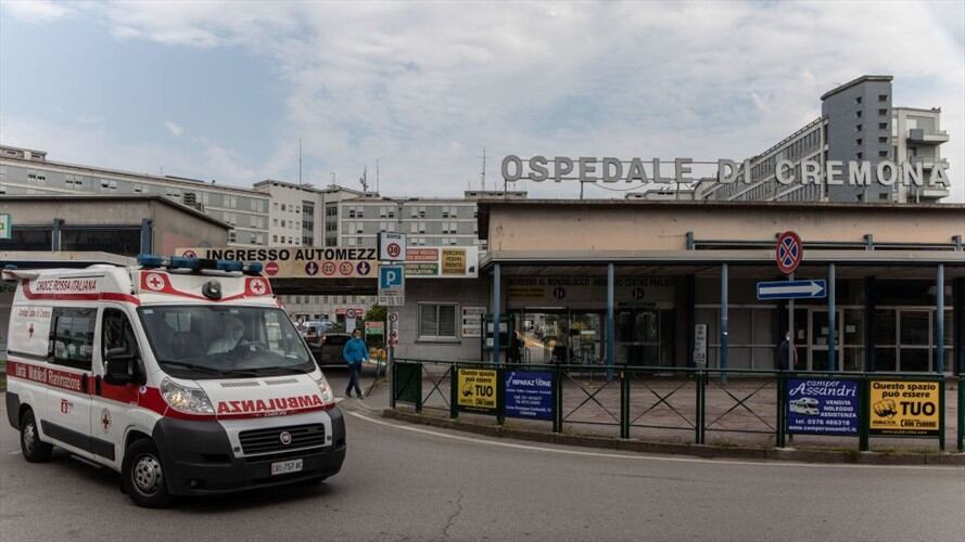 Un grupo de 65 médicos y enfermeros cubanos llegarán el sábado a Italia para trabajar en la región de Lombardía, una de las más azotadas por la pandemia del nuevo coronavirus. Foto: Getty Images