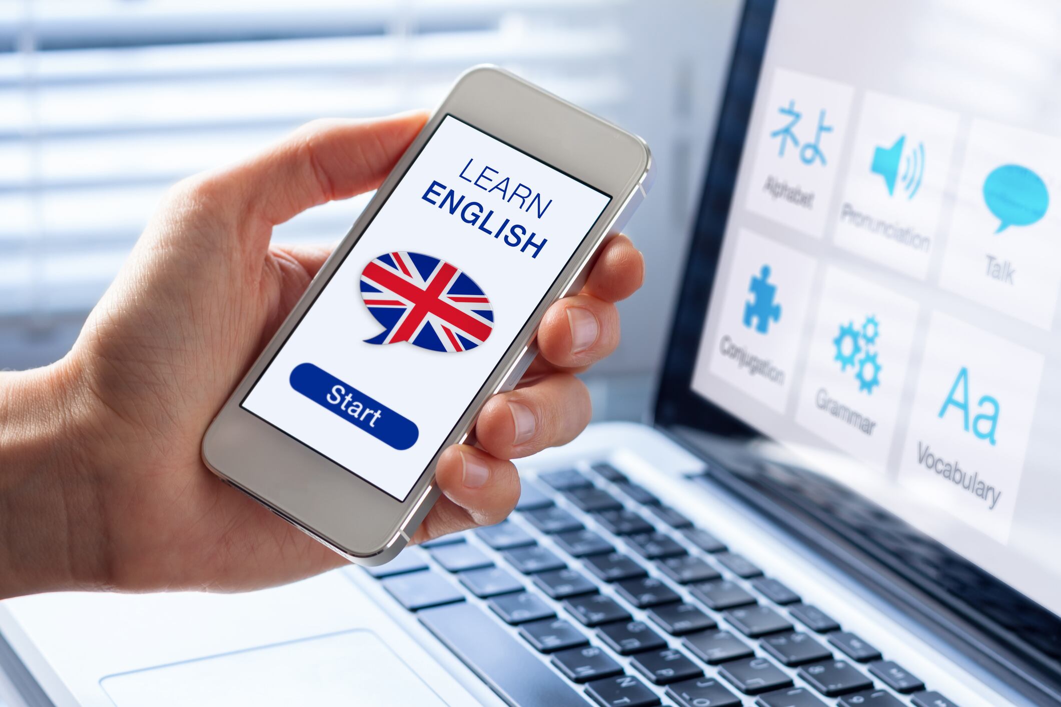 Celular con una aplicación para aprender inglés desde cualquier parte (Getty Images)