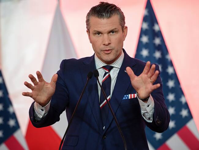 Warsaw (Poland), 14/02/2025.- US Secretary of Defence Pete Hegseth attends a joint press conference with the Polish defence minister after their meeting at the Defence Ministry headquarters in Warsaw, Poland, 14 February 2025. (Polonia, Varsovia) EFE/EPA/Marcin Obara POLAND OUT