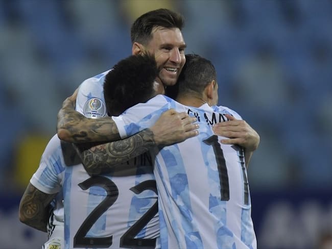 Lionel Messi, Ángel Di María y Lautaro Martínez celebrando un gol ante Ecuador en Copa América. Foto: Pedro Vilela/Getty Images