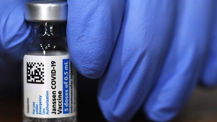 La EMA incluyó al síndrome de Guillain-Barré entre los posibles efectos adversos de la vacuna Janssen. Foto: Getty Images/ SOPA Images