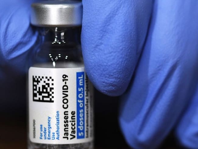 La EMA incluyó al síndrome de Guillain-Barré entre los posibles efectos adversos de la vacuna Janssen. Foto: Getty Images/ SOPA Images