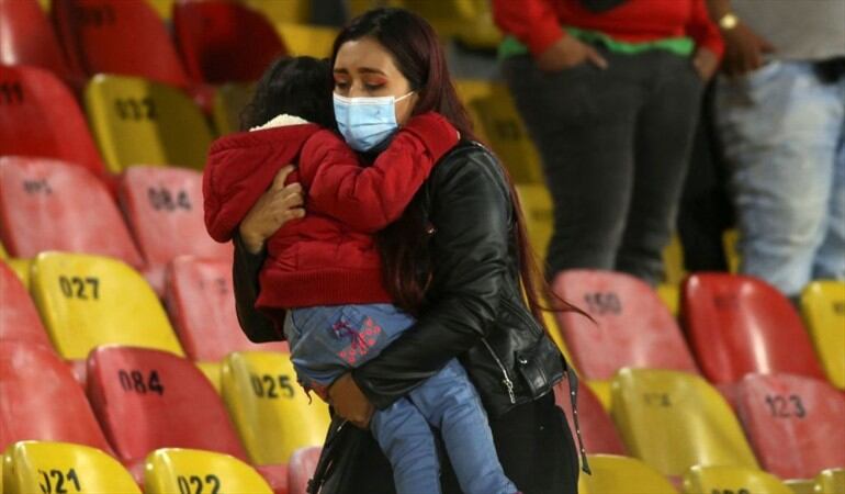 ¿Qué opina de las decisiones de la Alcaldía de Bogotá tras violencia en El Campín?. Foto: Getty Images/Daniel Garzón