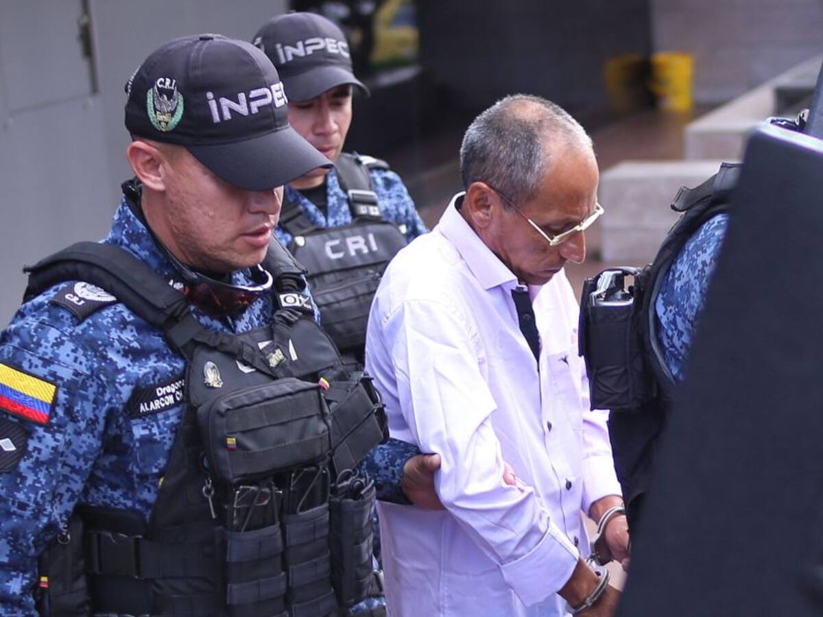Carlos Vélez asegura que abogado de Uribe (Diego Cadena) le ofreció $200 millones para retractarse