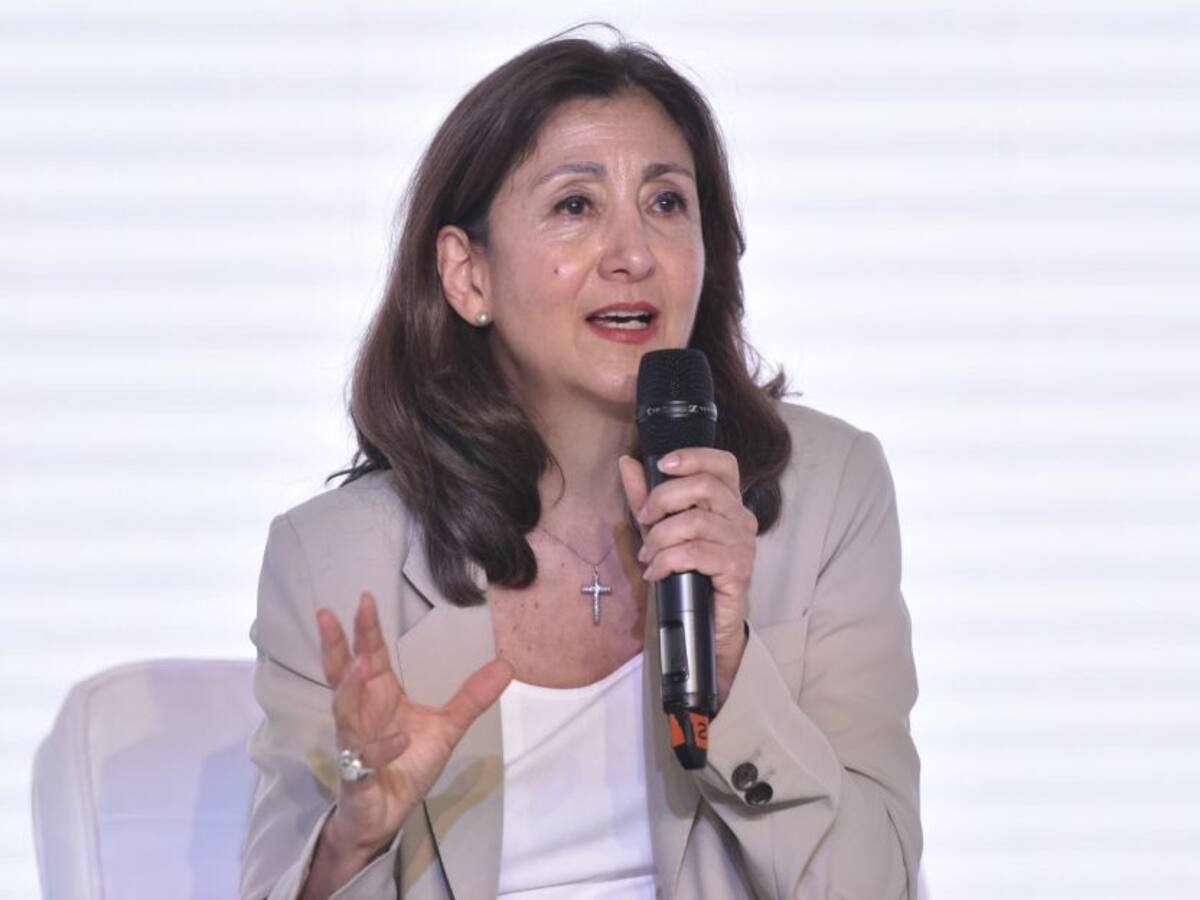 Ingrid Betancourt critica la reforma tributaria: “es un refrito”