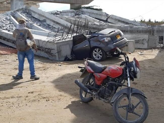 Dos muertos tras caída de puente en construcción en Ciénaga (Magdalena)